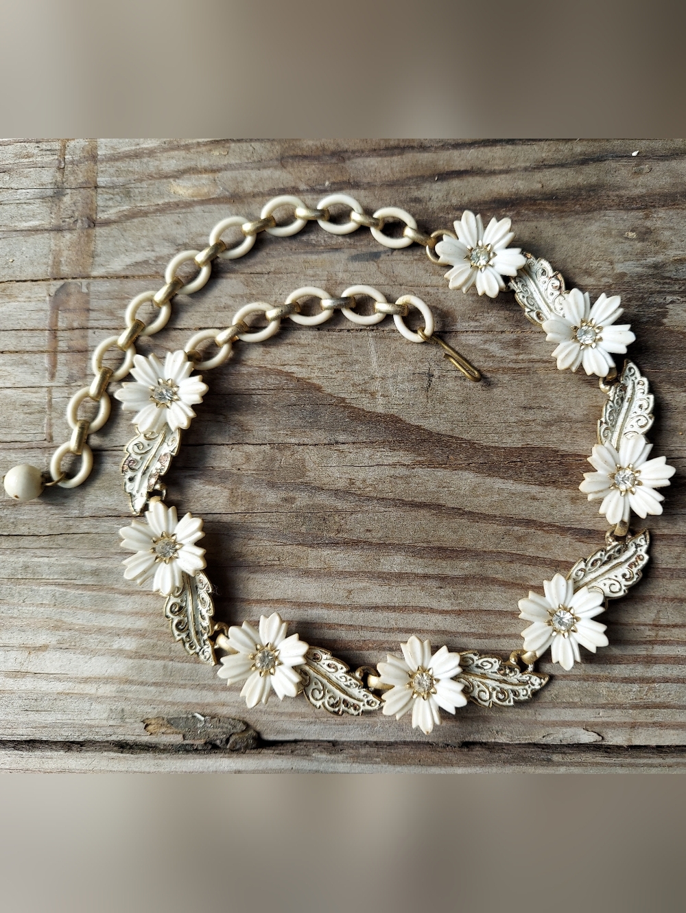 Vintage White Flower Choker Necklace